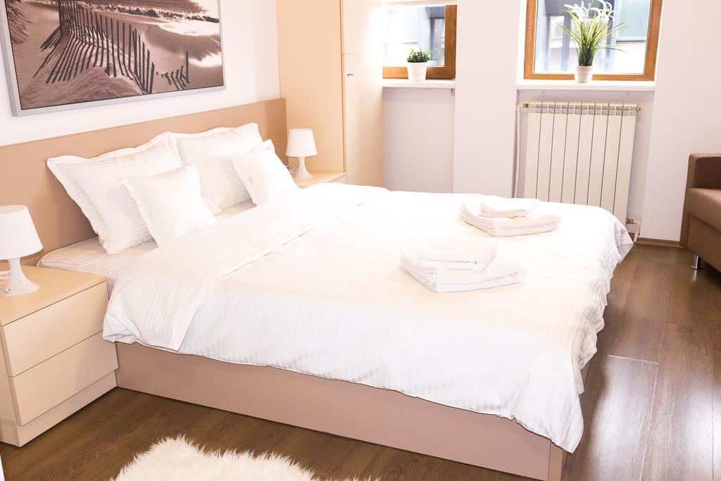 Grand Central Accommodation - Smardan Bukarest Eksteriør billede